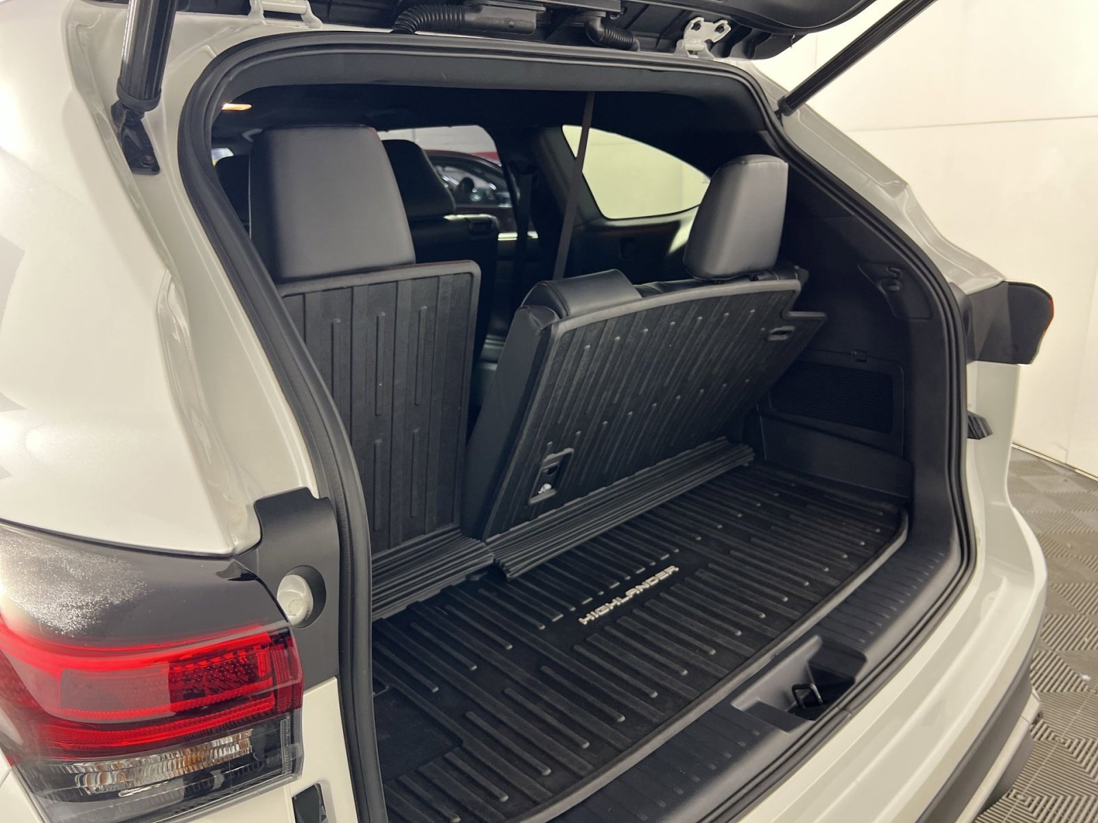 Used 2023 Toyota Highlander XSE image 27