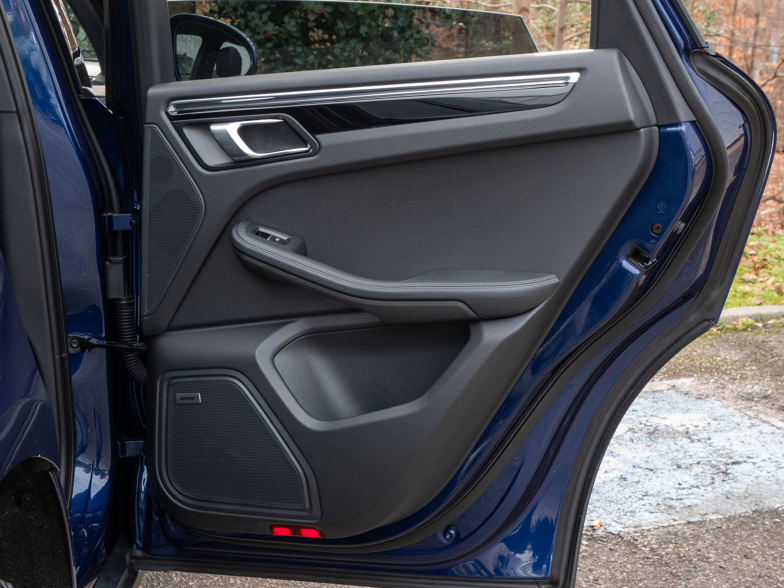 Certified 2025 Porsche Macan AWD/4WD image 39