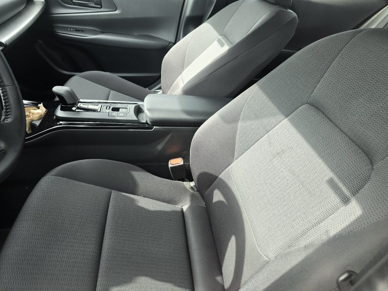 Used 2025 Toyota Prius LE FWD image 22