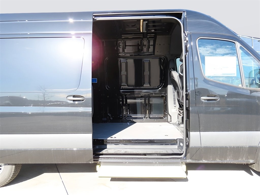 Used 2024 Mercedes-Benz Sprinter 2500 image 61