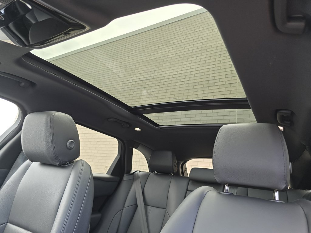 New 2026 Land Rover Range Rover Velar Dynamic SE image 4