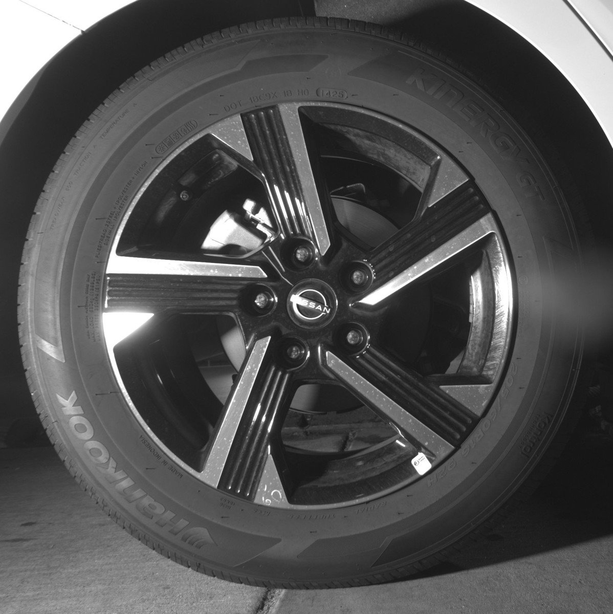 Used 2025 Nissan Sentra SV FWD image 15