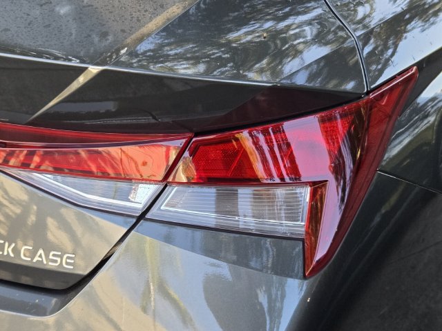 Used 2025 Hyundai Elantra SE FWD image 9
