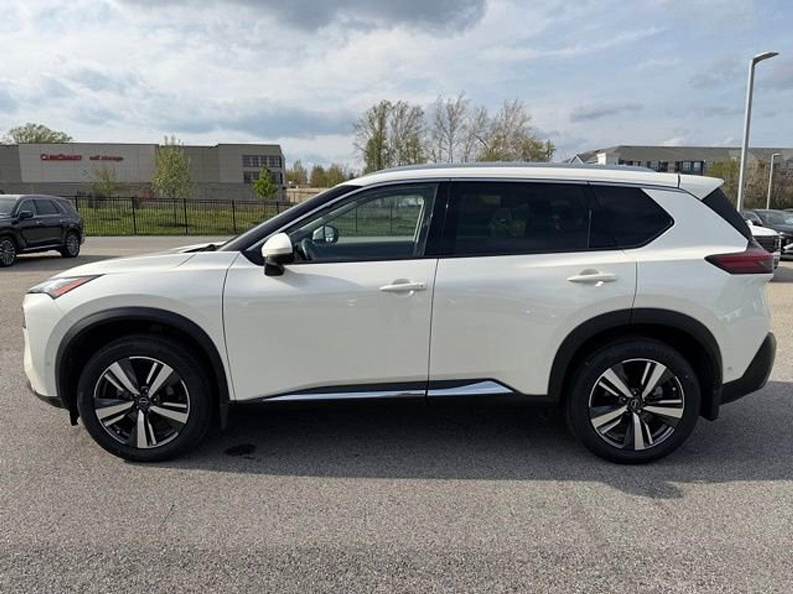 Used 2023 Nissan Rogue SL w/ SL Premium Package AWD/4WD image 4