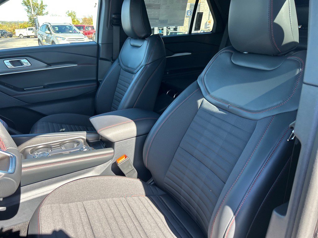 New 2026 Ford Explorer ST-Line image 4