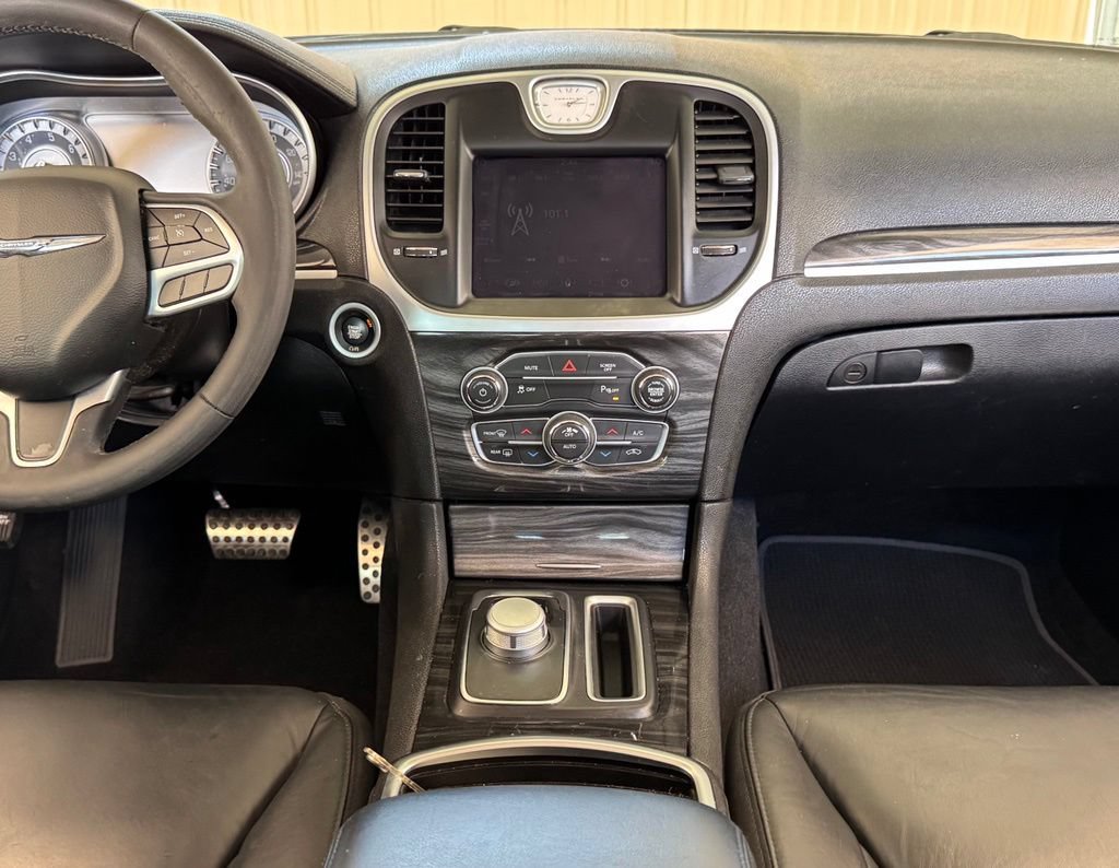 Used 2022 Chrysler 300 Touring L RWD image 3