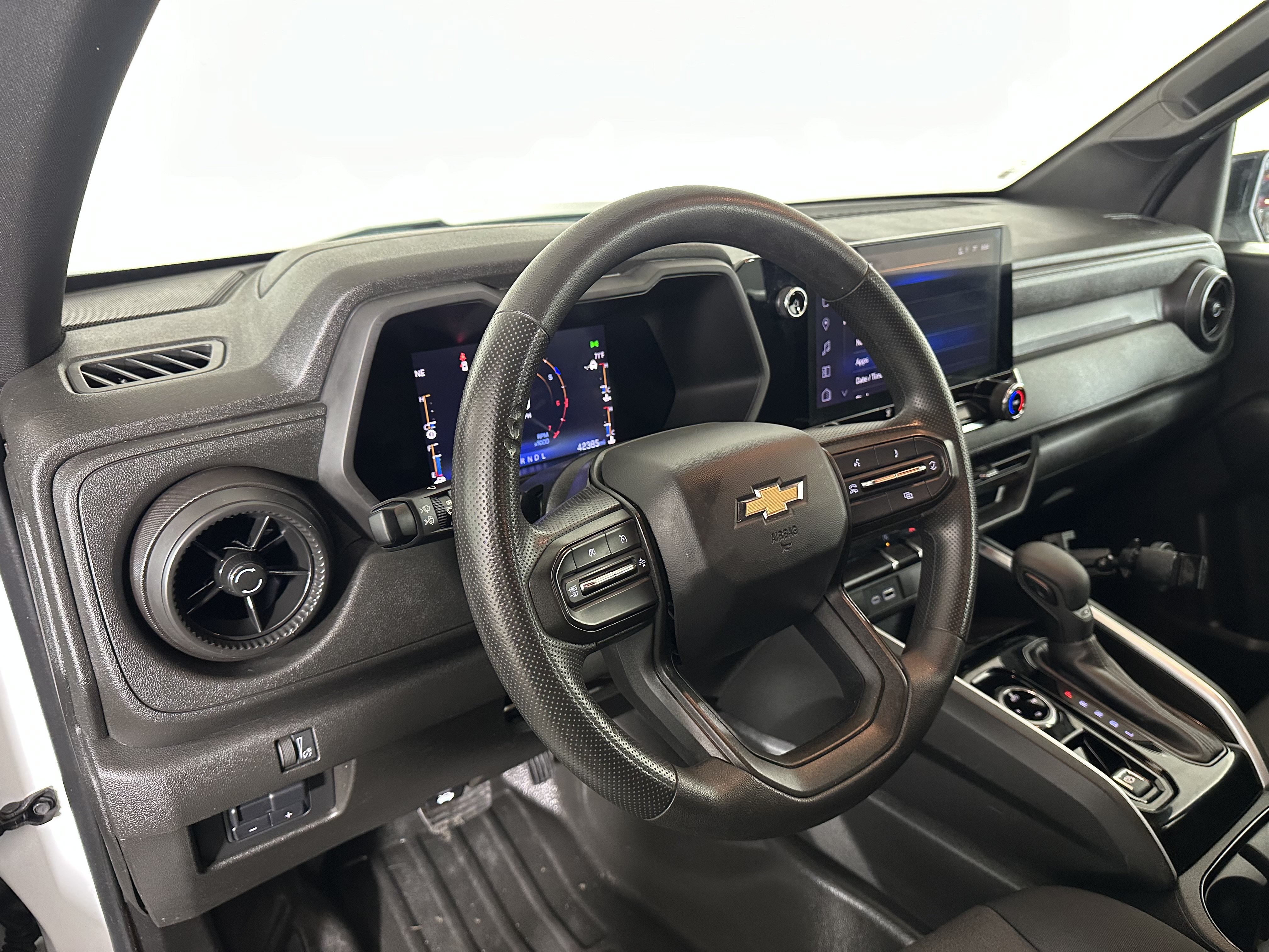 Used 2023 Chevrolet Colorado W/T w/ Safety Package AWD/4WD image 10