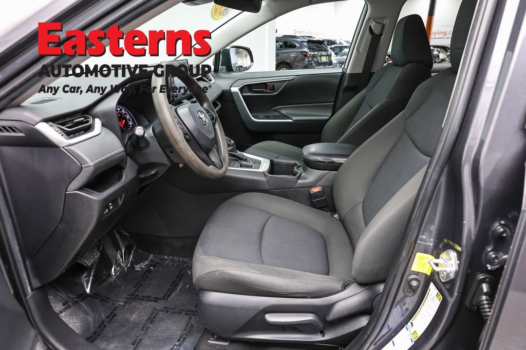 Used 2022 Toyota RAV4 LE AWD/4WD image 13