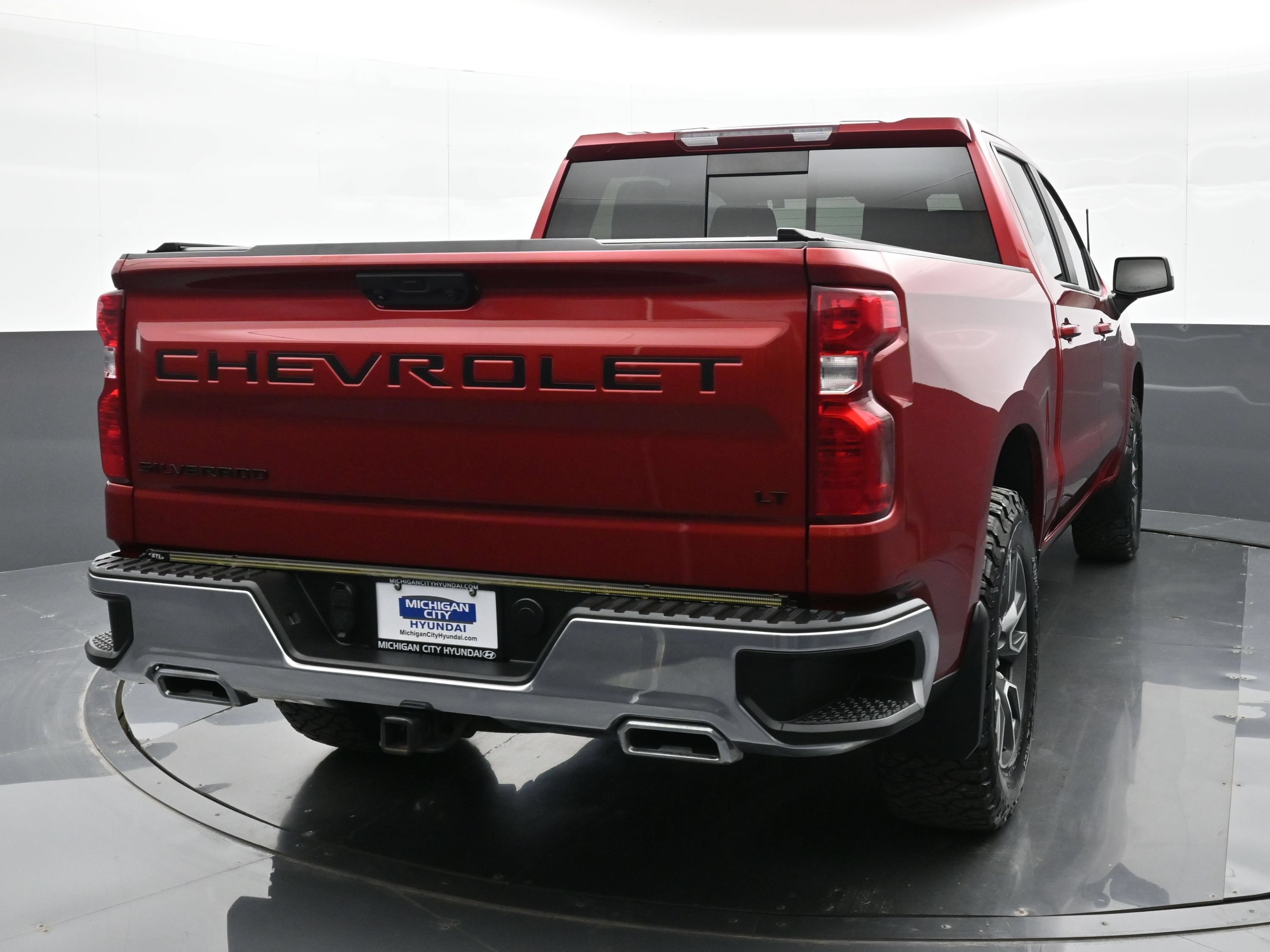 Used 2023 Chevrolet Silverado 1500 LT AWD/4WD image 4