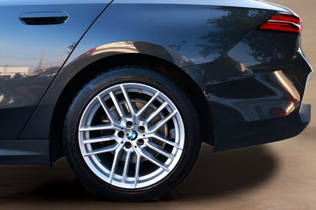 Used 2025 BMW 530i RWD image 7