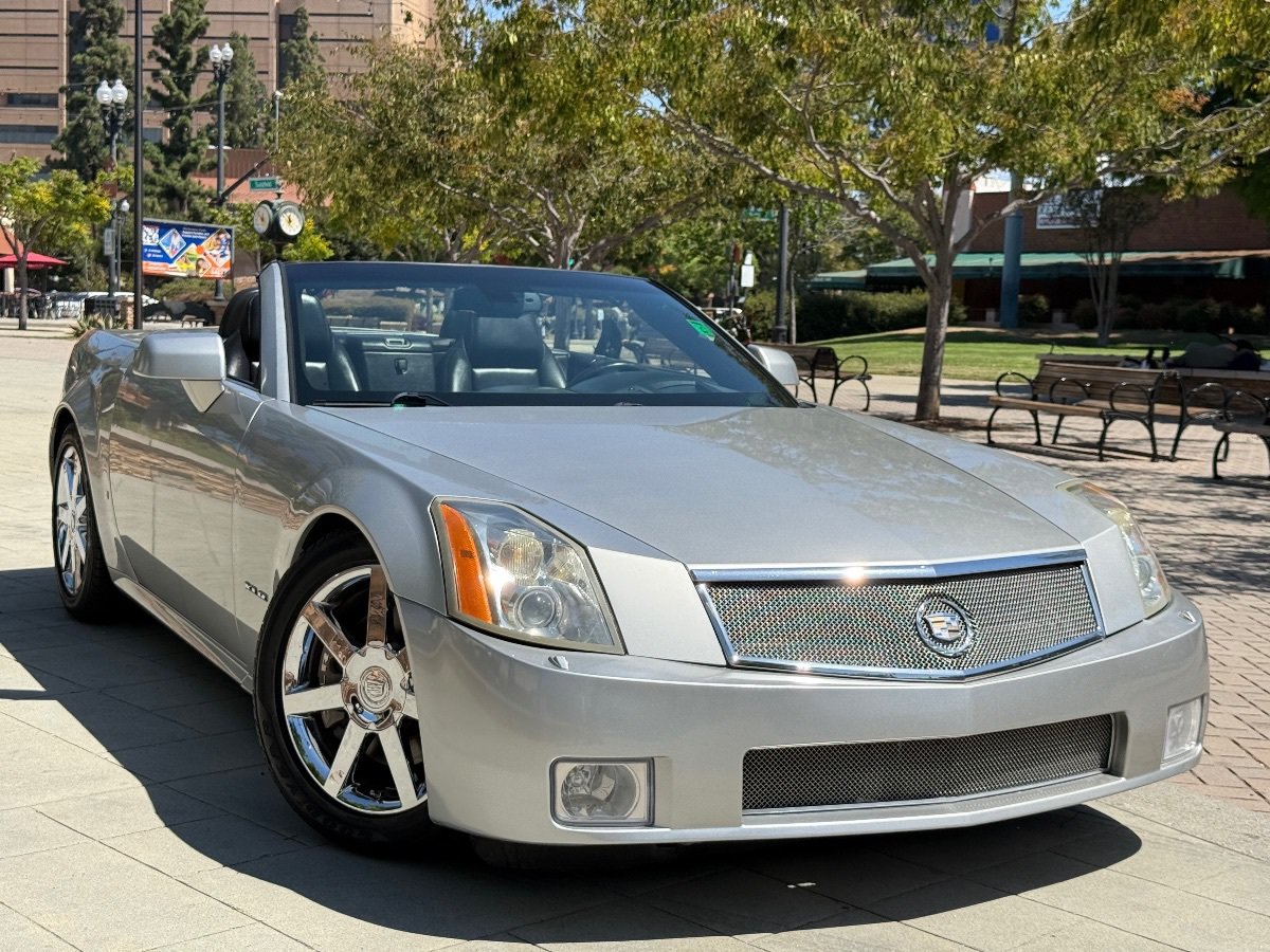Used 2008 Cadillac XLR RWD image 3