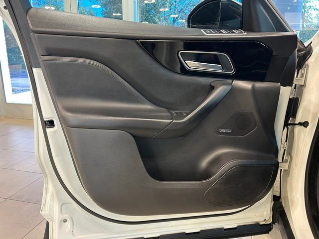 Used 2018 Jaguar F-PACE Premium image 19