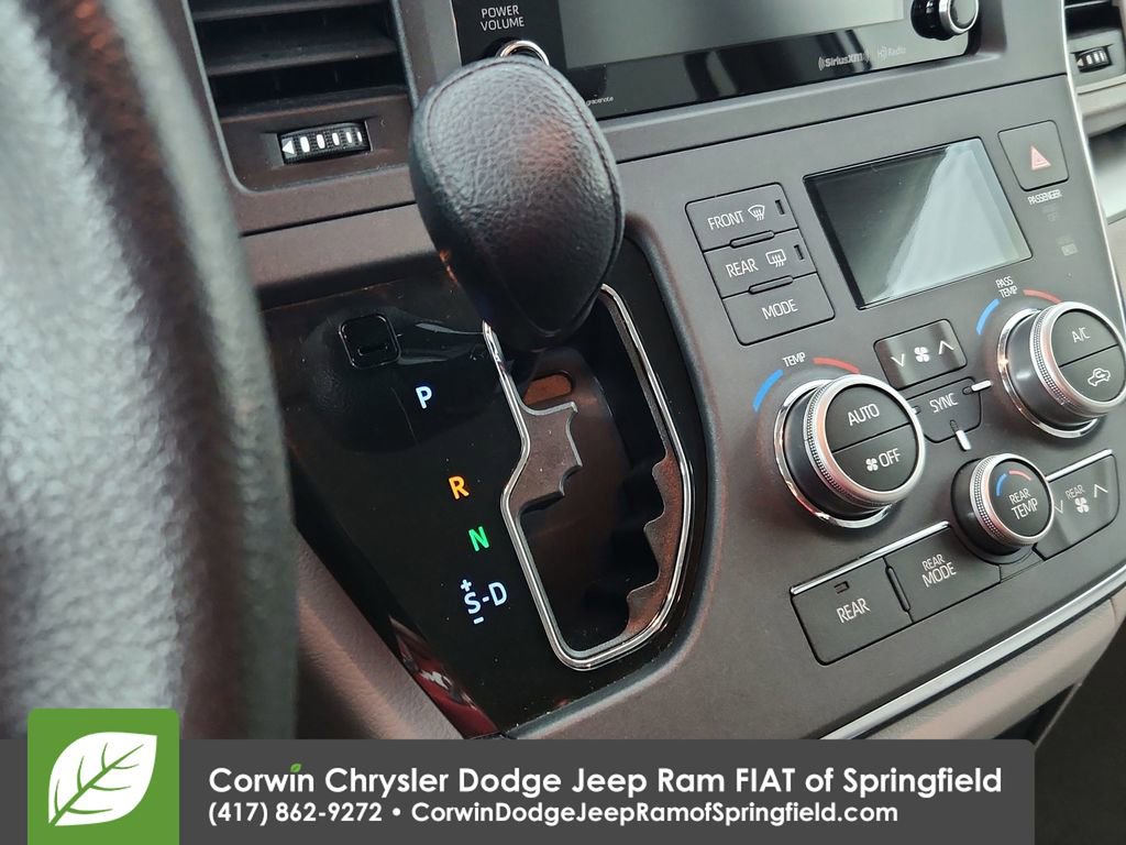 Used 2019 Toyota Sienna LE image 28