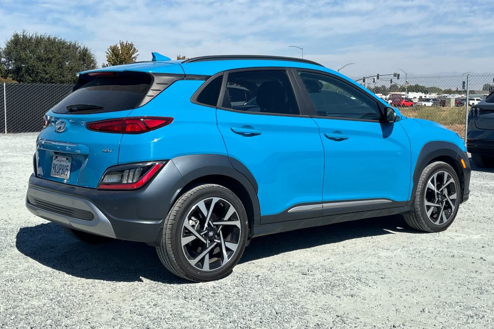 Used 2022 Hyundai Kona Limited w/ Cargo Package FWD image 3