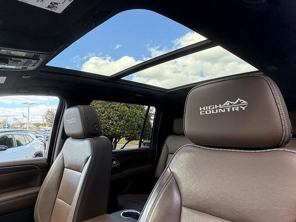 Used 2022 Chevrolet Suburban High Country image 21