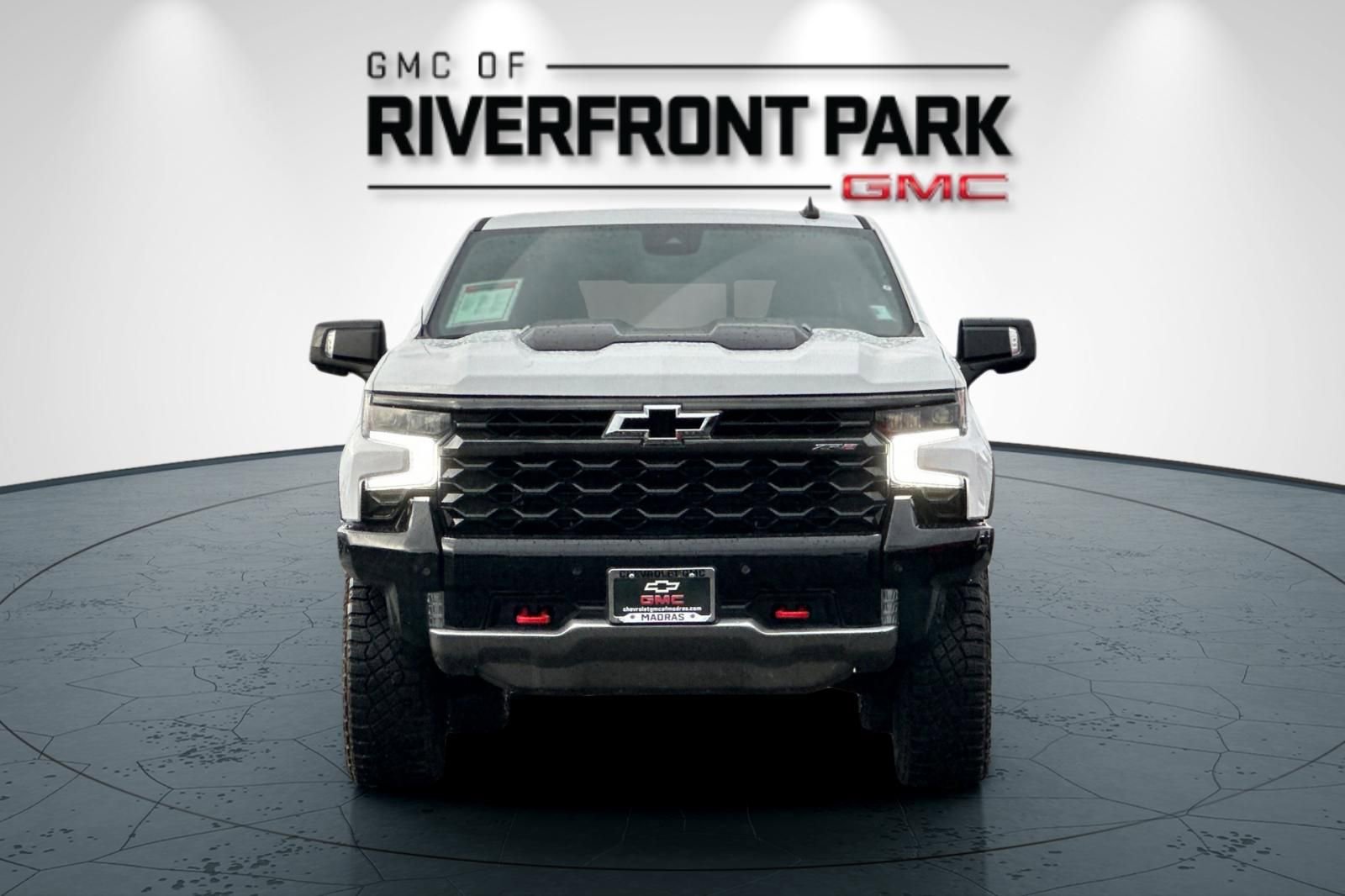 Used 2025 Chevrolet Silverado 1500 ZR2 w/ Technology Package image 8