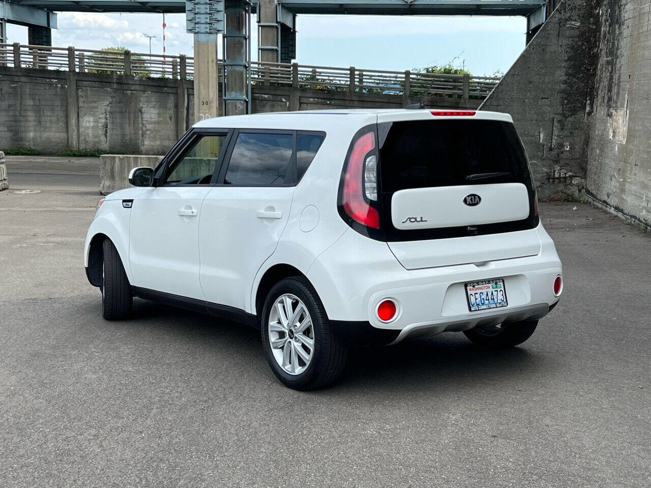 Used 2018 Kia Soul + image 4