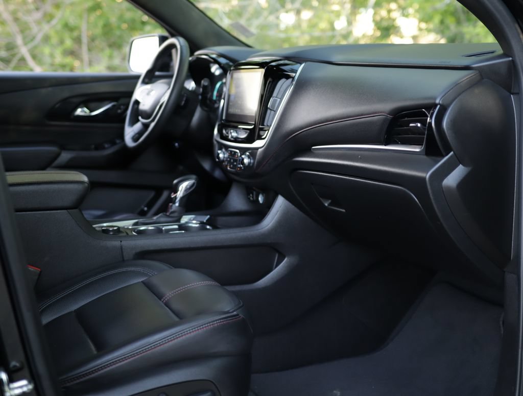 Used 2023 Chevrolet Traverse RS FWD image 35