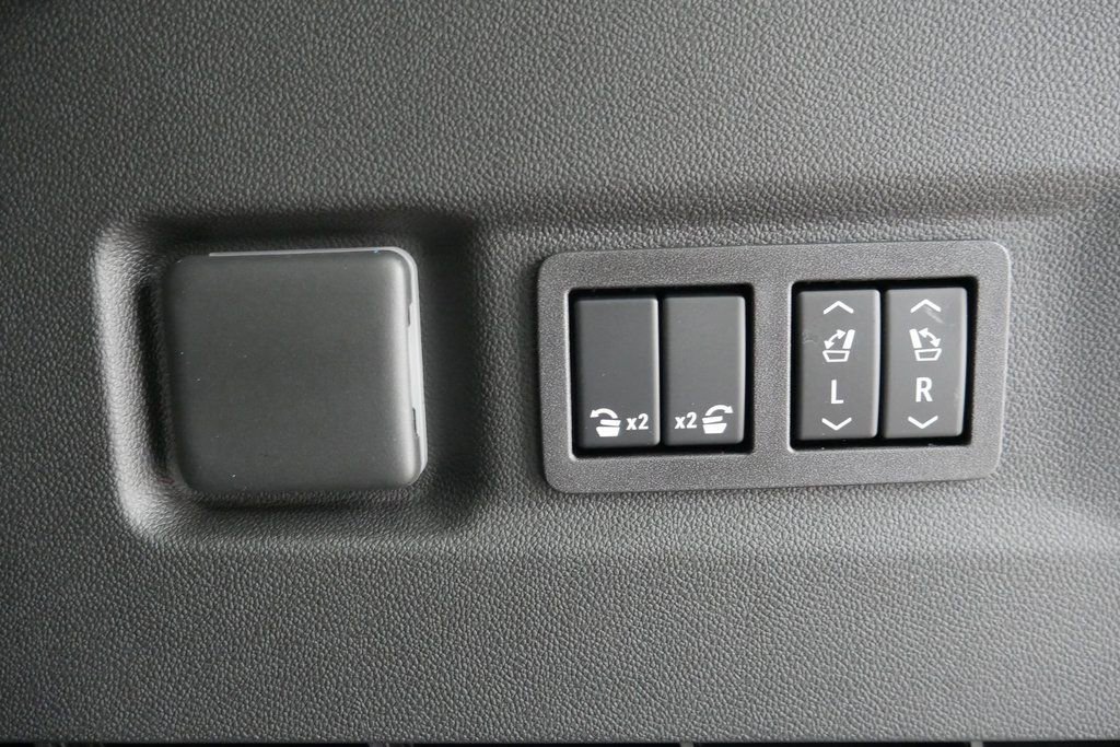 New 2026 Chevrolet Suburban Premier image 32