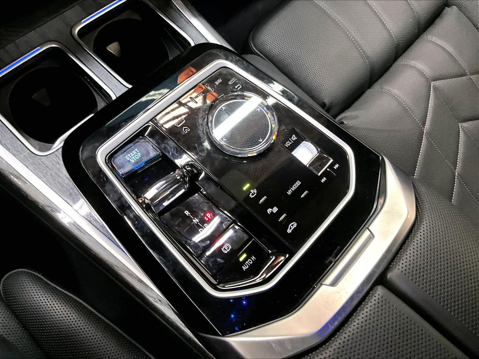 Used 2023 BMW i7 xDrive60 w/ Executive Package 2 AWD/4WD image 37