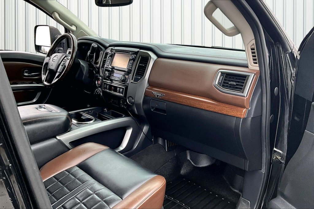 Used 2018 Nissan Titan Platinum Reserve AWD/4WD image 27