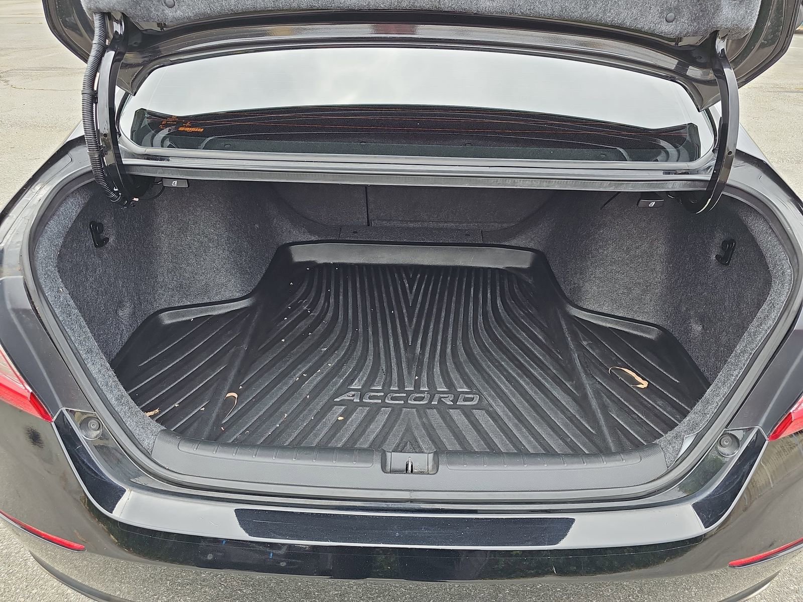 Used 2019 Honda Accord Touring image 12