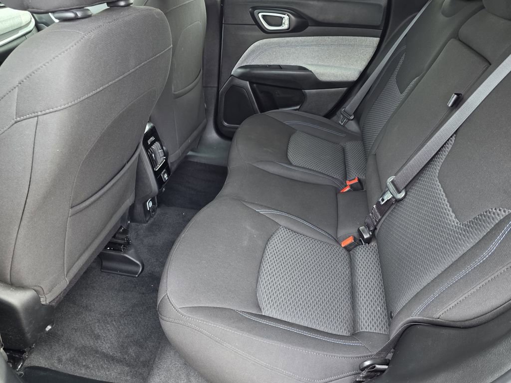 Used 2024 Jeep Compass Sport image 17