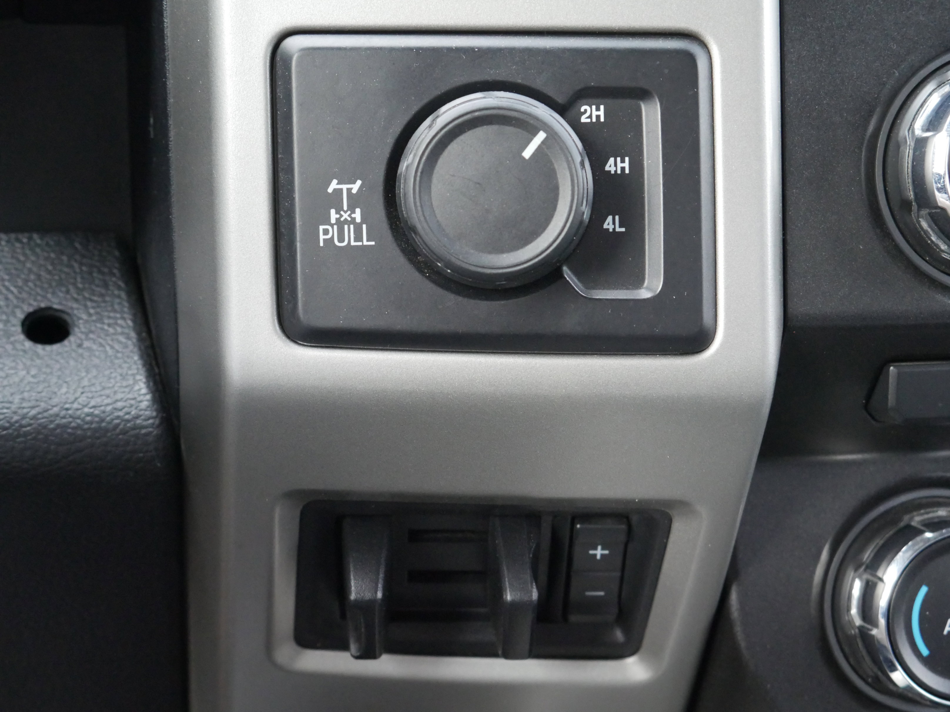 Used 2017 Ford F250 Lariat image 9