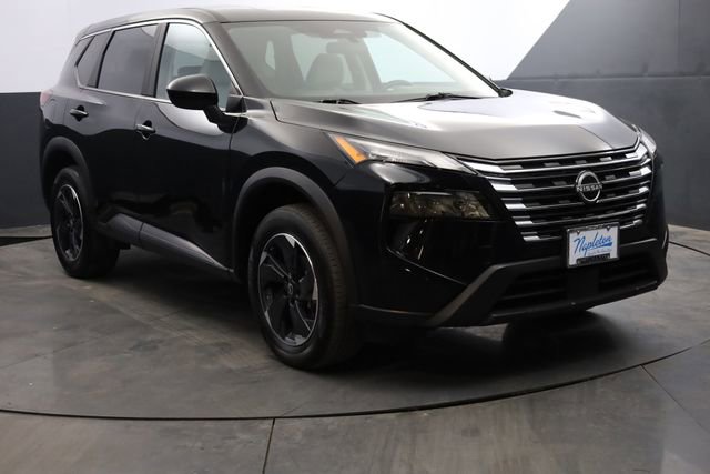 Used 2025 Nissan Rogue SV image 2