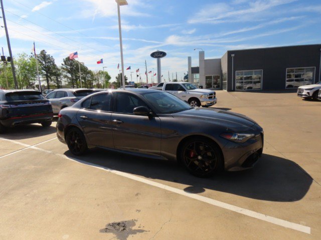 Used 2020 Alfa Romeo Giulia Sport w/ Quick Order Package 22K Sport image 6