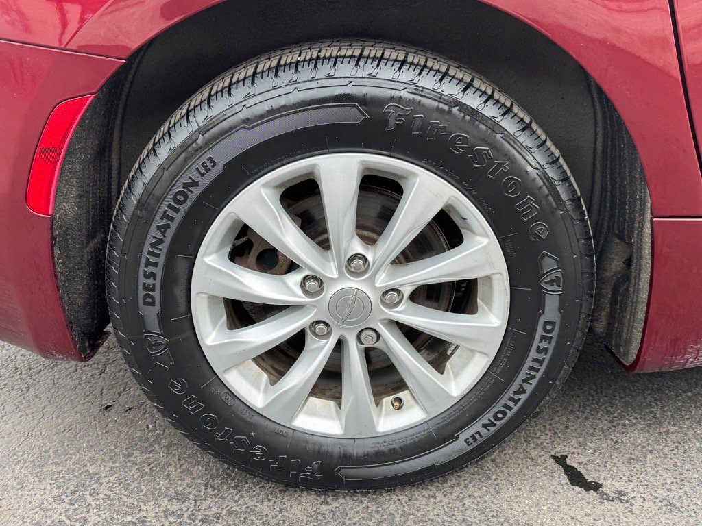 Used 2018 Chrysler Pacifica Touring-L w/ Advanced Safetytec Group FWD image 12