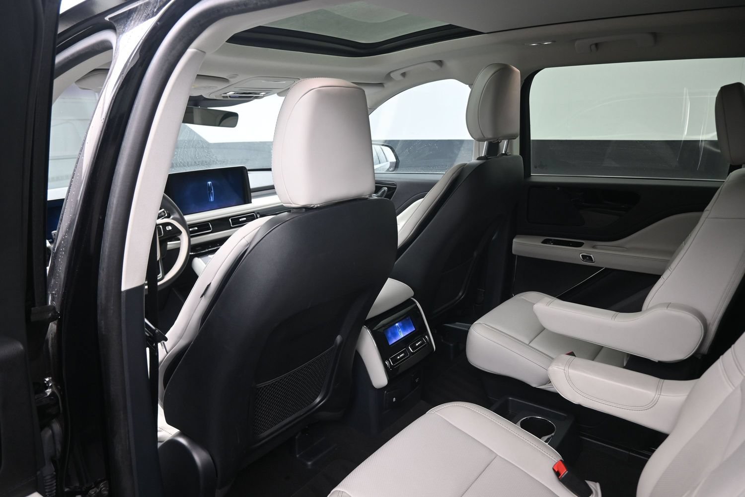 Used 2025 Lincoln Aviator 2WD image 23