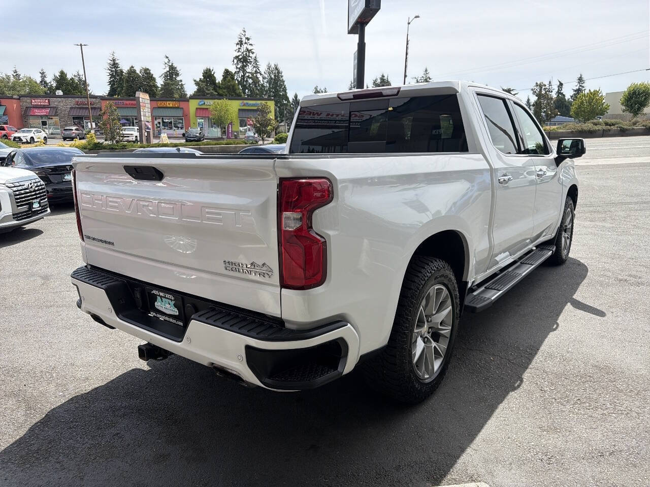 Used 2019 Chevrolet Silverado 1500 High Country w/ Technology Package AWD/4WD image 8