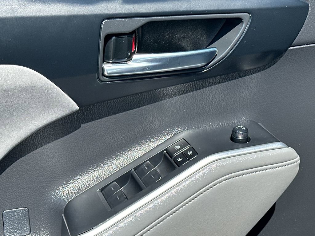 Used 2023 Toyota Highlander XLE image 19