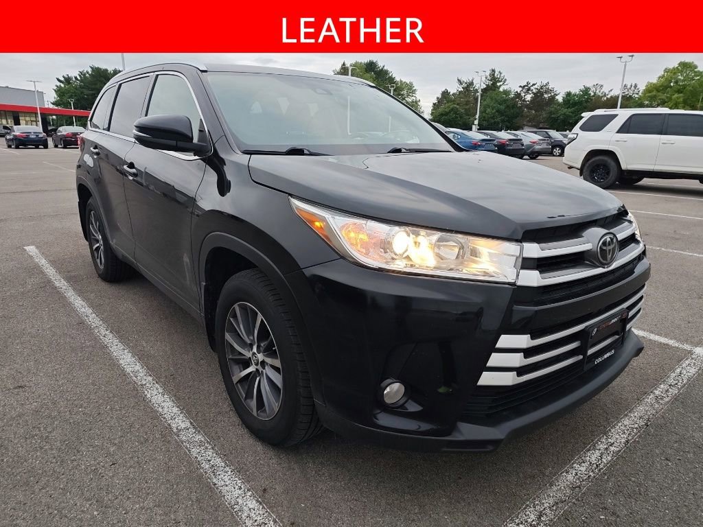 Used 2017 Toyota Highlander XLE AWD/4WD image 3