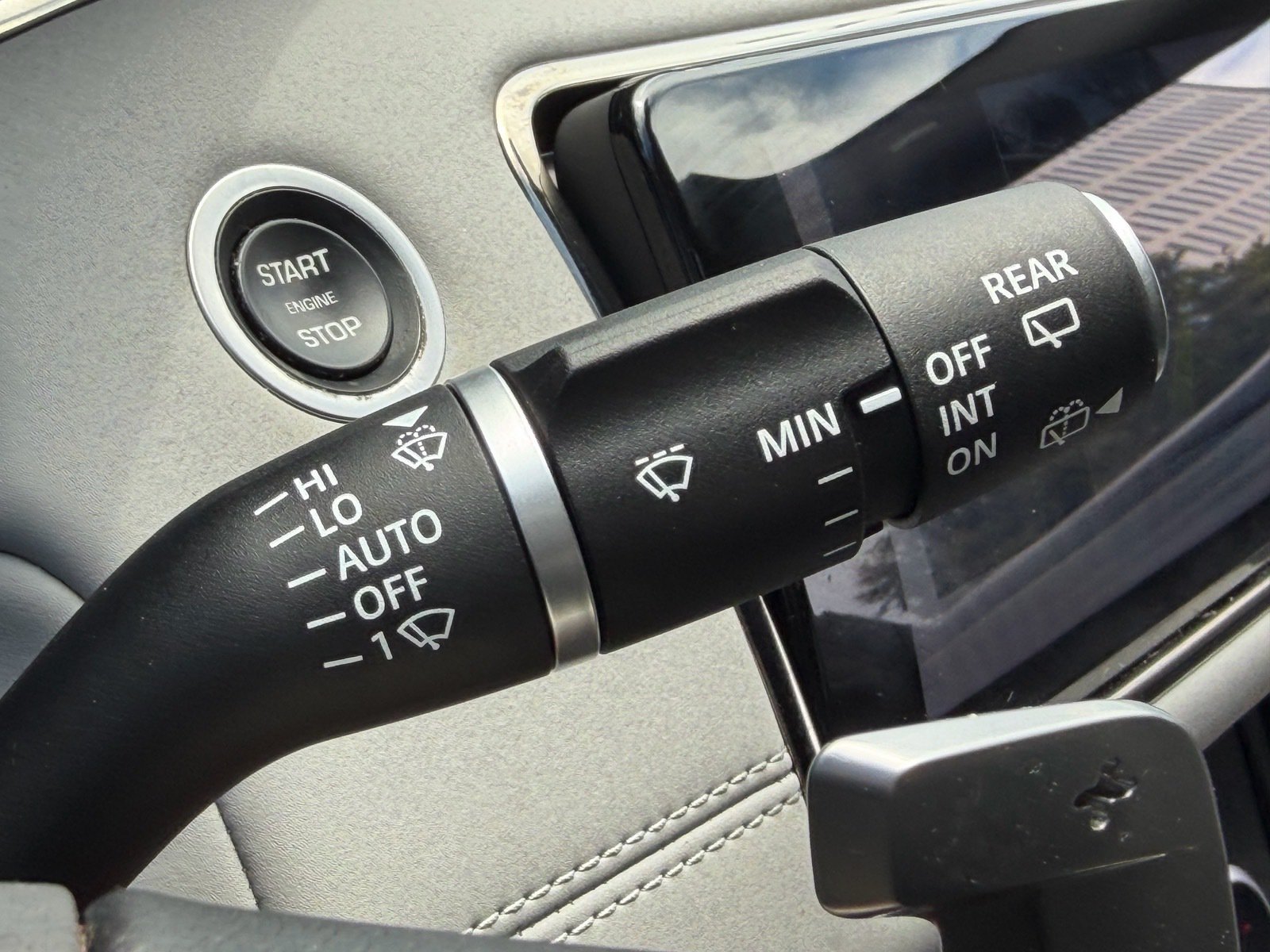 Used 2023 Land Rover Range Rover Evoque R-Dynamic SE AWD/4WD image 31