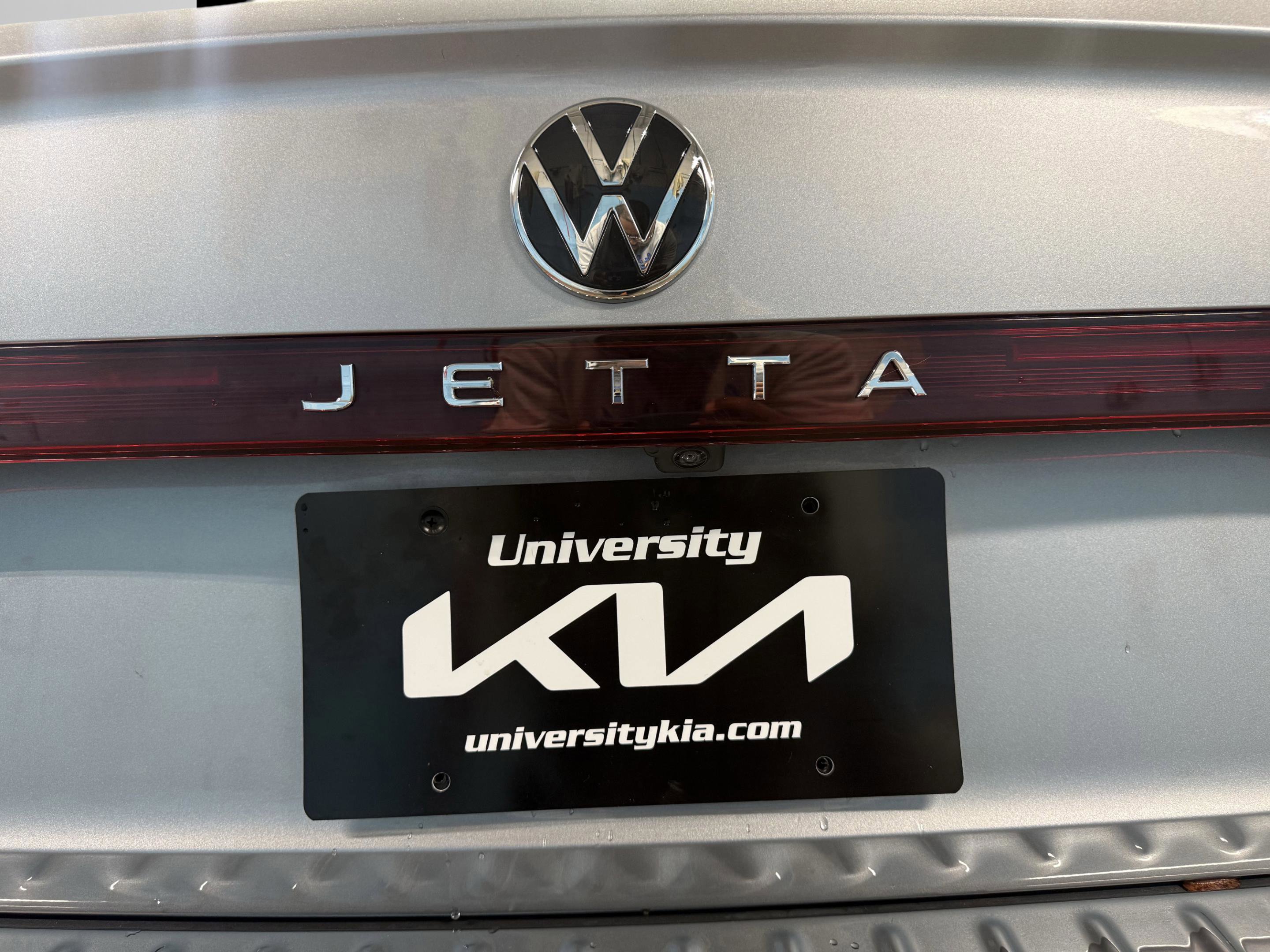 Used 2025 Volkswagen Jetta SE image 37