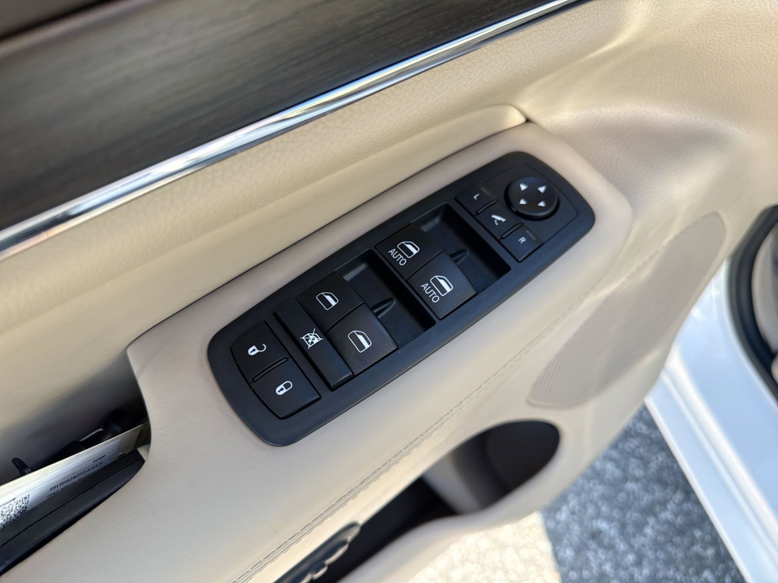 Used 2019 Jeep Grand Cherokee Overland image 15