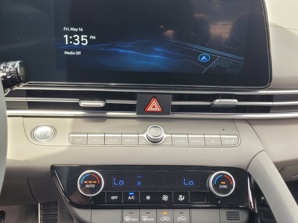 New 2025 Hyundai Elantra SEL image 21