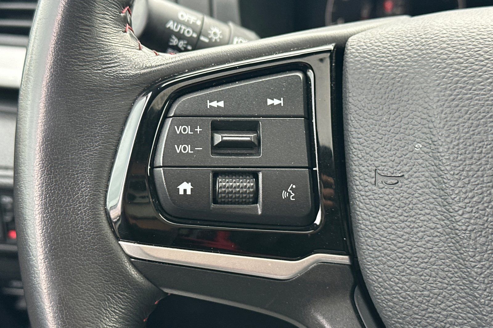 Used 2025 Honda Odyssey Sport-L image 36