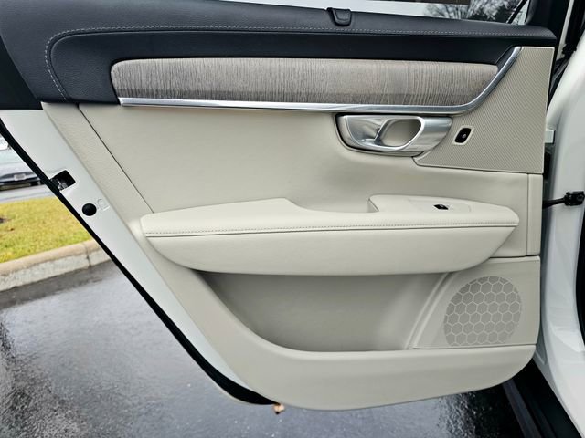 Used 2023 Volvo V90 B6 Cross Country Ultimate image 26