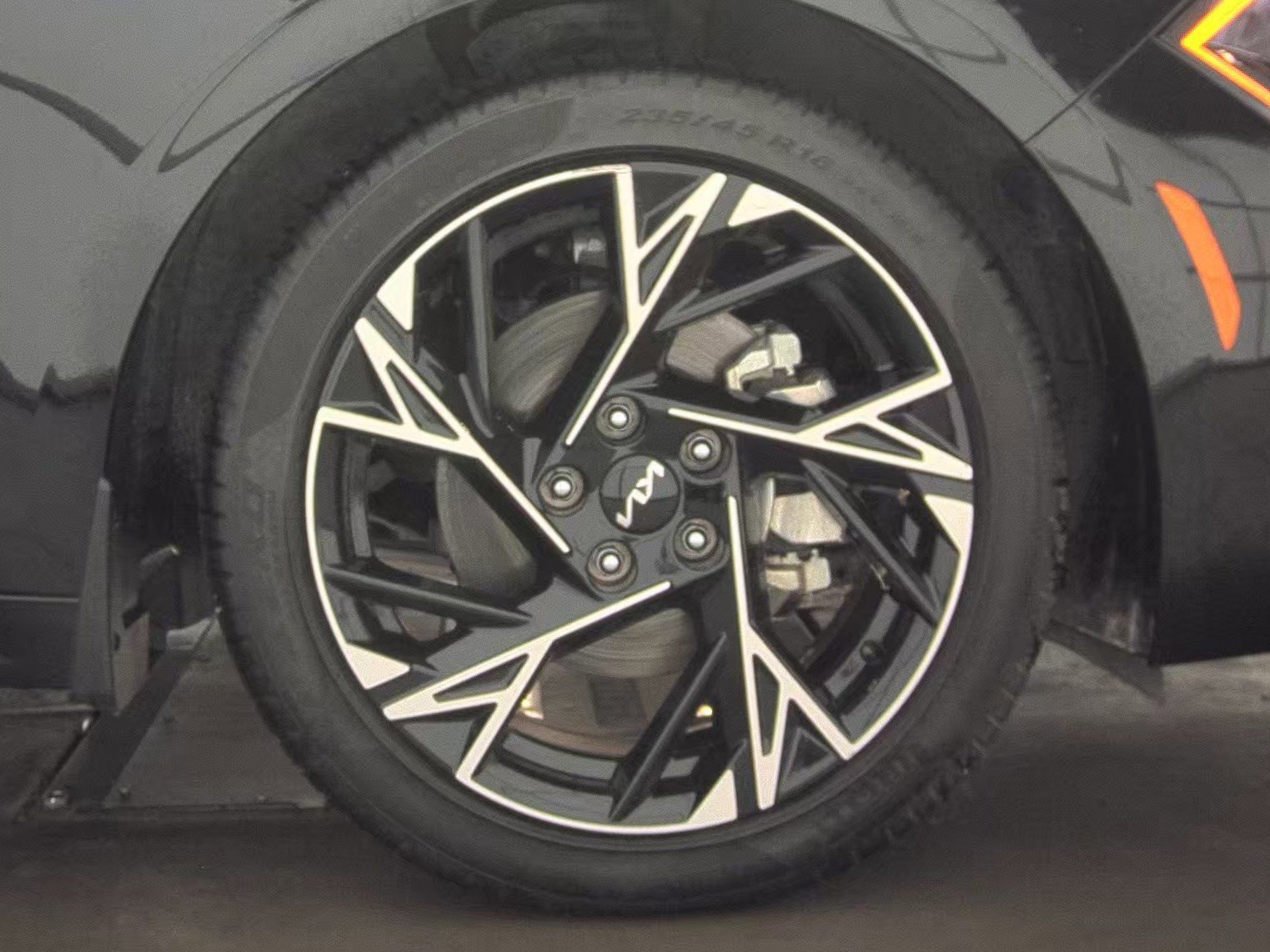 Used 2025 Kia K5 GT-Line w/ GT-Line Premium Package image 11