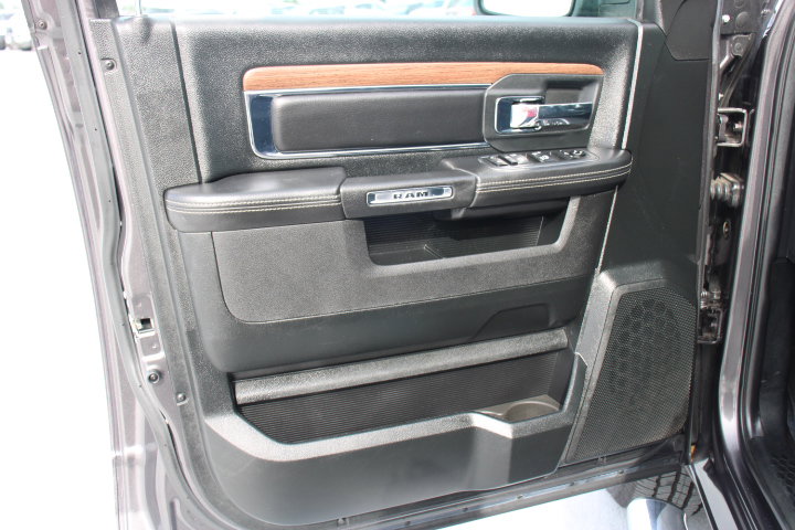 Used 2018 RAM 1500 Laramie image 12