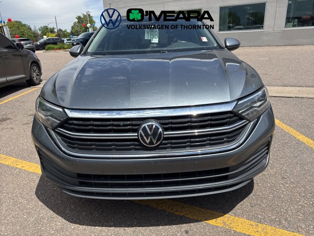 Used 2023 Volkswagen Jetta SE FWD image 2