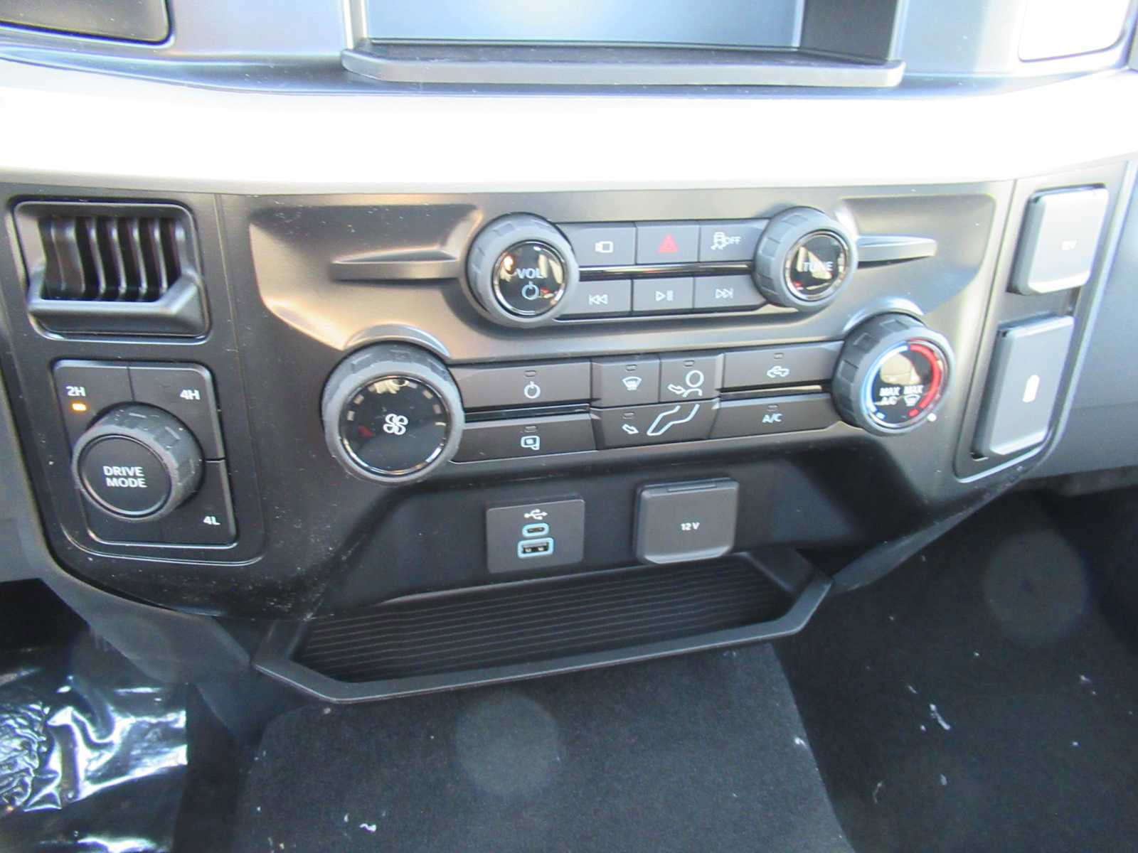New 2026 Ford F250 XL w/ STX Appearance Package AWD/4WD image 15