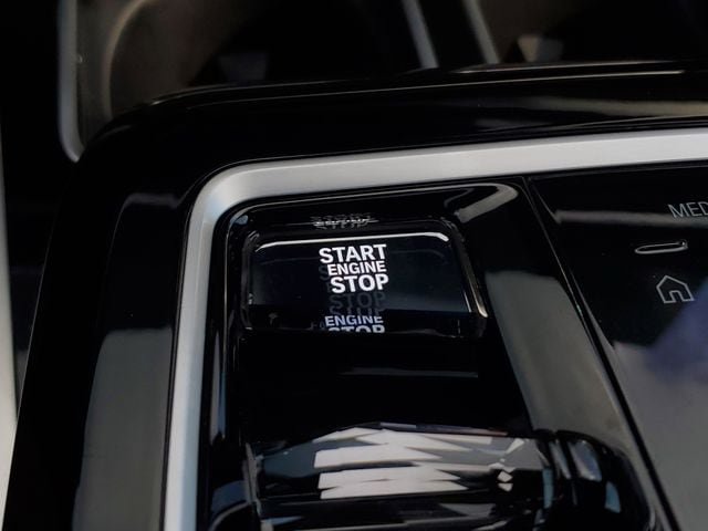 Used 2023 BMW 740i w/ Parking Assistance Package RWD image 33