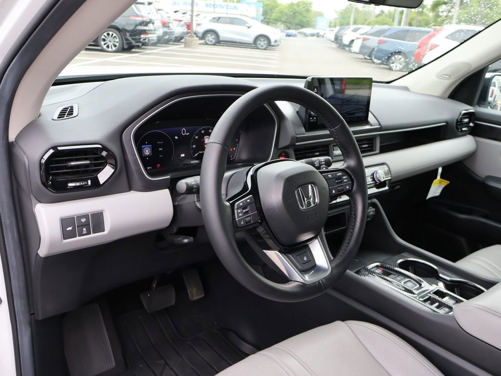 Certified 2025 Honda Pilot Elite image 17
