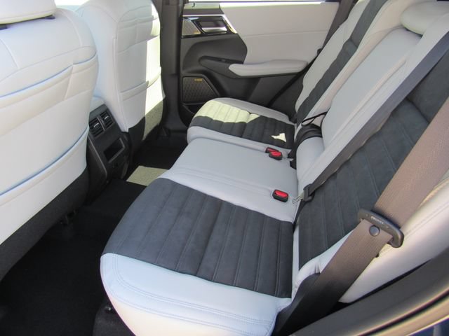 New 2026 Mitsubishi Outlander SE FWD image 16