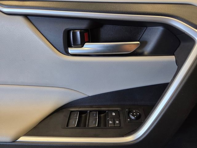 Used 2025 Toyota RAV4 XLE Premium image 27