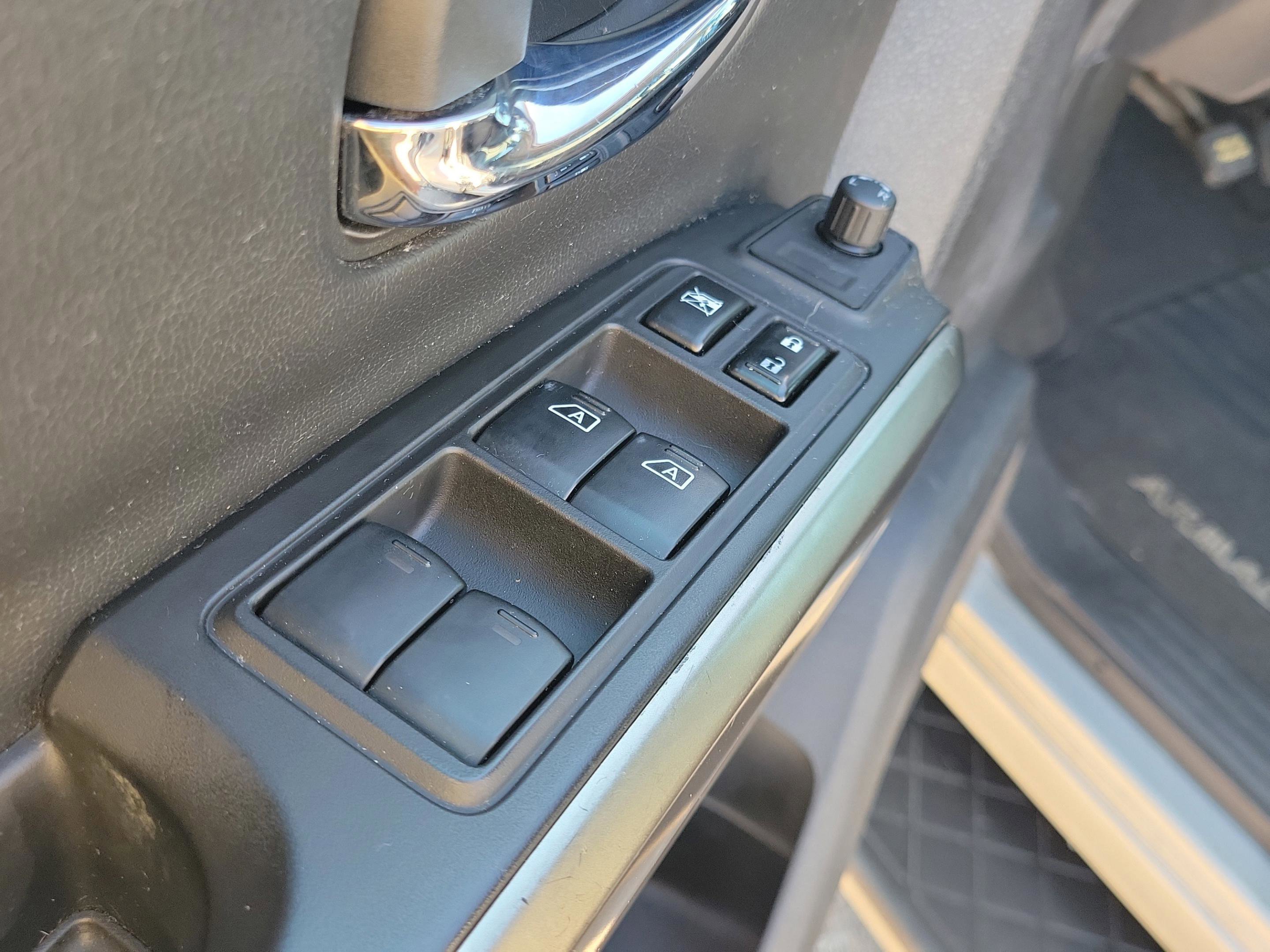 Used 2015 Nissan Armada SV w/ SV Driver Package image 25